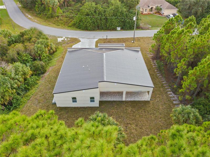 BEAUTIFUL DESIGN WITH NO OVERHANG FOR WIND PROTECTION.