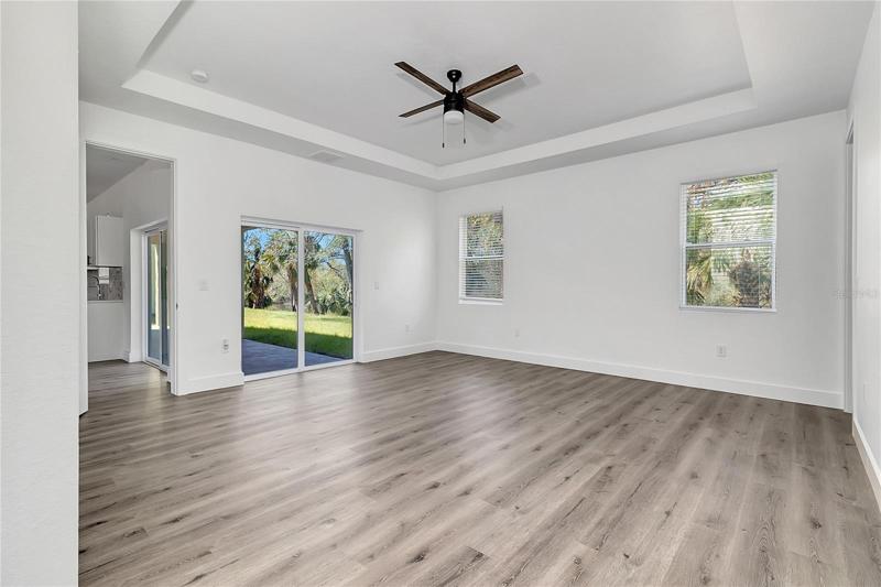 LIVING ROOM DINING AREA