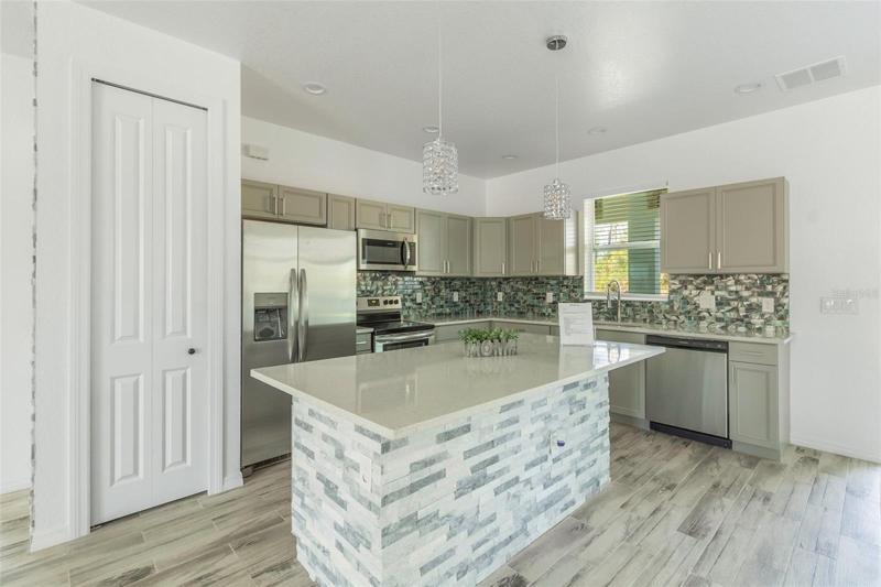AMAZING MODERN KITCHEN