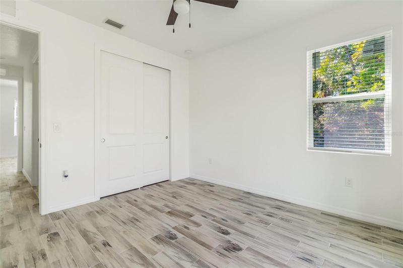 BIG SIZED CLOSETS