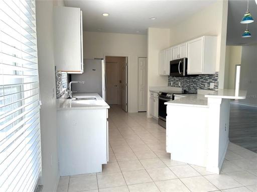 Kitchen with Breakfast bar and Nook area
