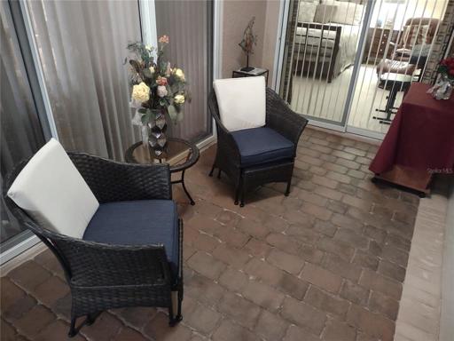 Glass and screened covered lanai