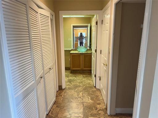 Hallway to 1/2 bath