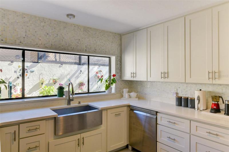 Light and bright kitchen