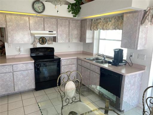 Kitchen - view 3.