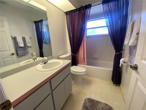 Hall bath with 40