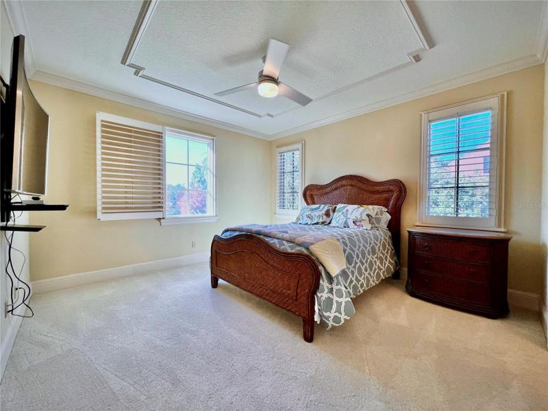 Guest Bed with soaring ceilings!