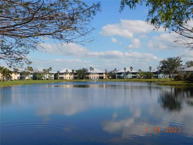 Main lake with fountain: bring your fishing poles! Catch & release.