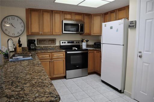Full kitchen