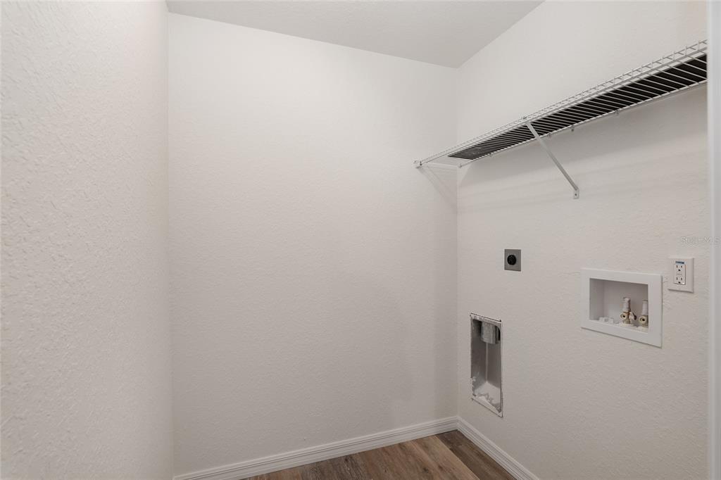 YES! An inside Laundry room