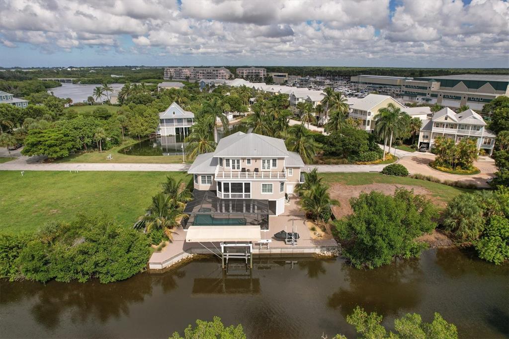 Pool, Spa, Deck, Seawall &amp; Lift!