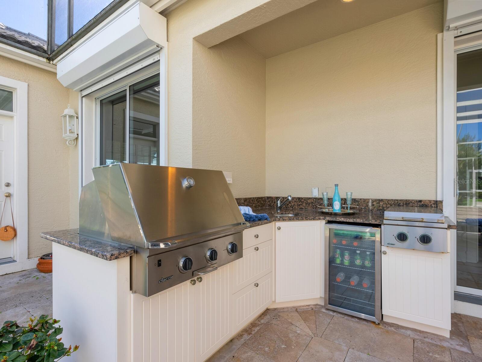Outdoor Kitchen with a new wine frig for all your BBQ parties !