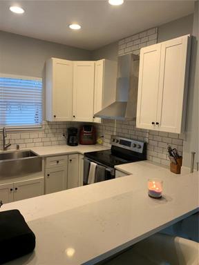 Kitchen with Breakfast Bar