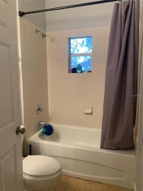 Bedroom 3 Tub & Shower