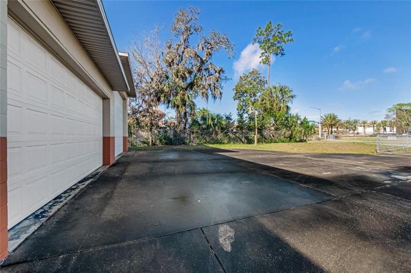 Detached 3https://stellar.mlsmatrix.com/Matrix/MediaManager/ShowImage.aspx?tbl=9&mtid=1&tmui=683007980&mf=P6835081647b83d929-c085-4a96-889b-c63e62d6bdedU-1&w=128&h=96&q=99&md=2023-02-13%2016:30:40.800 Bay Garage