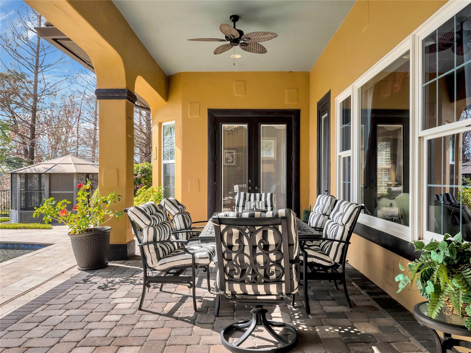 Large covered lanai with 4 access points