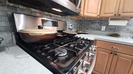 Gas stove