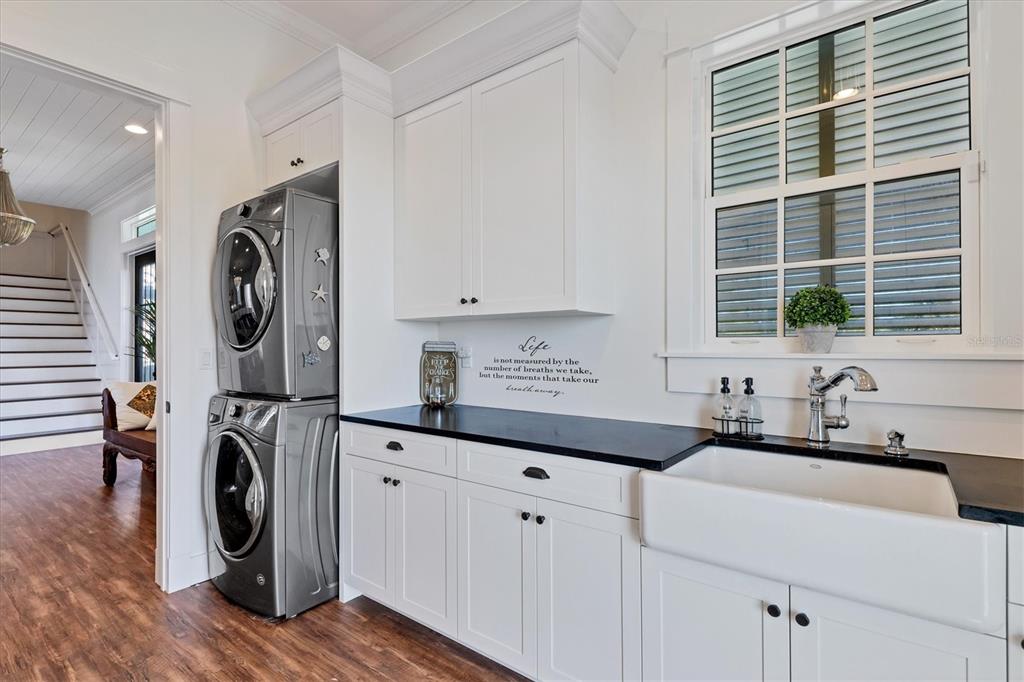 Sand/Laundry room
