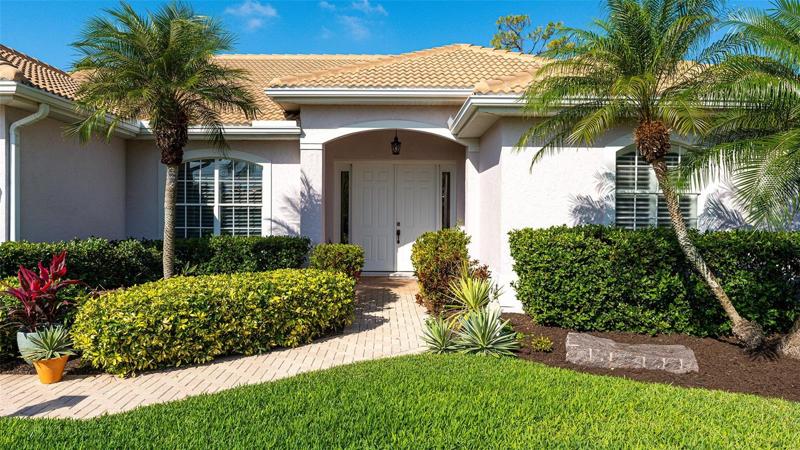 BEAUTIFUL CURB APPEAL