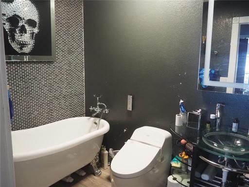 Hall Bath 2