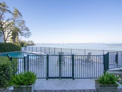 5010 Bayhore pool