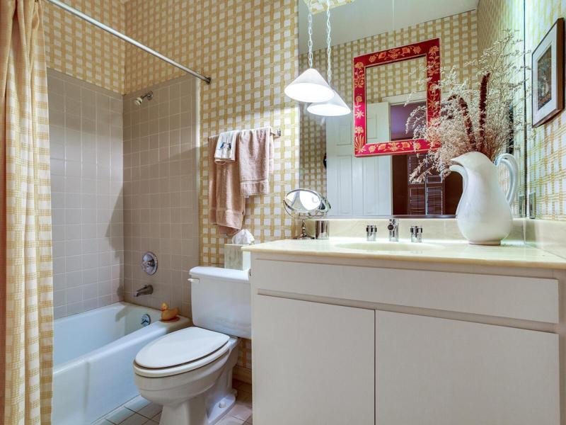 Second bedroom bath