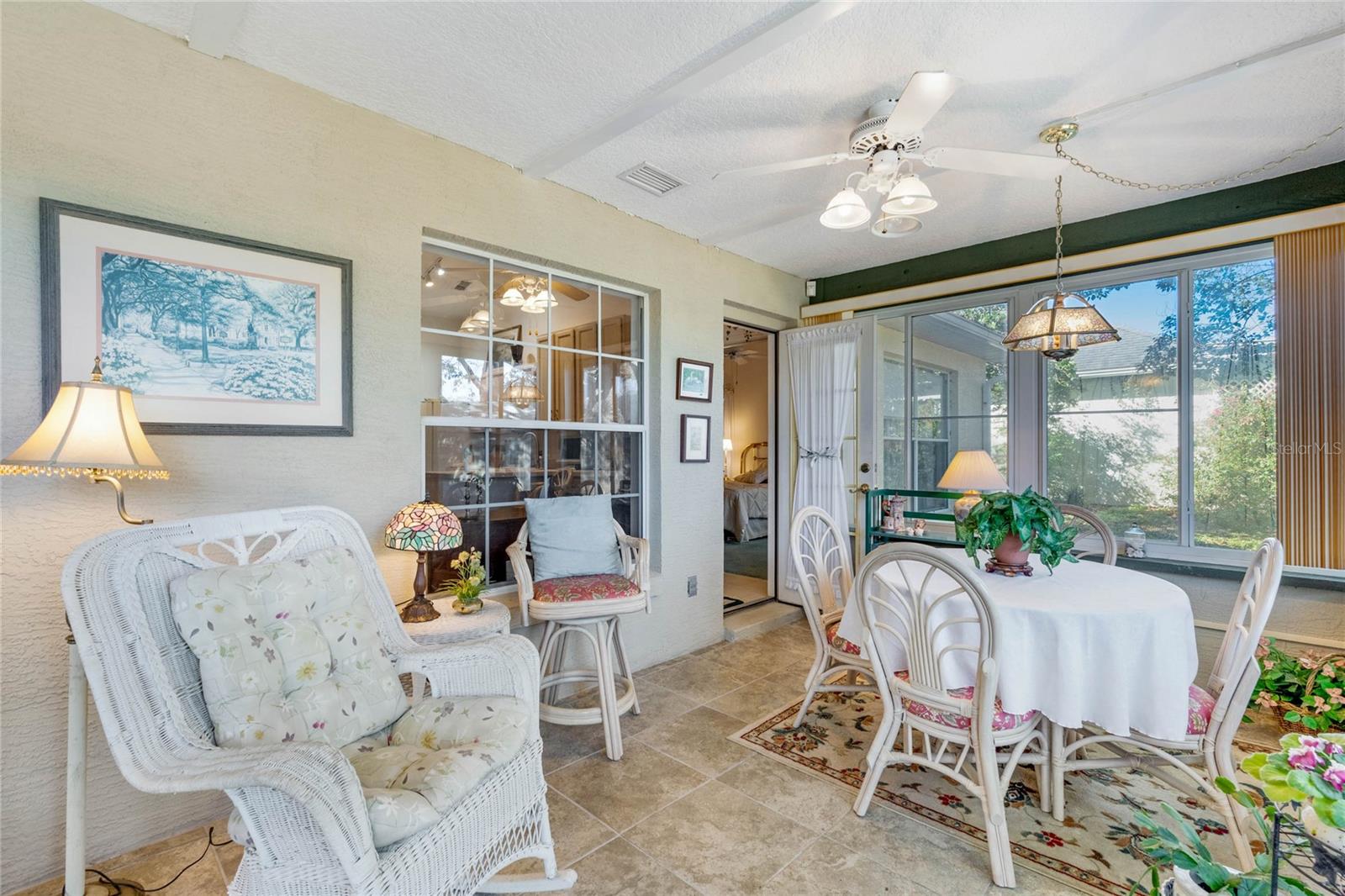 HUGE TILED FLORIDA/BONUS ROOM