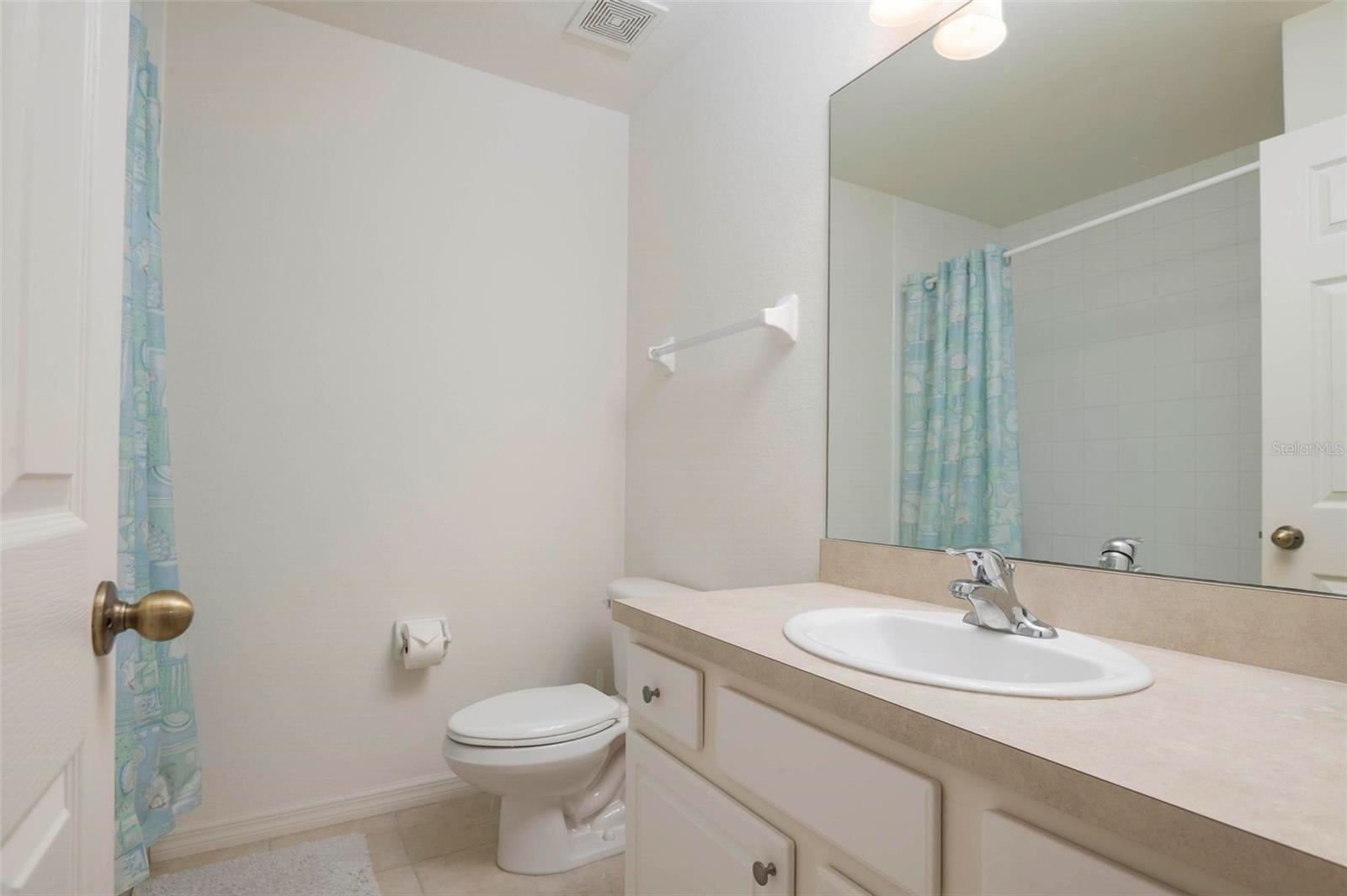 Full bathroom for spare bedrooms