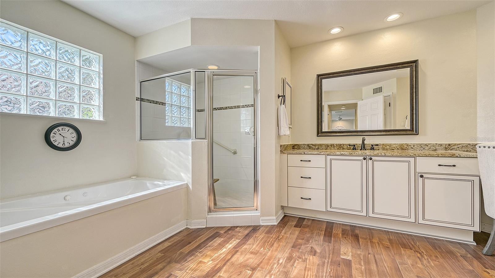 2nd Floor Bathroom 