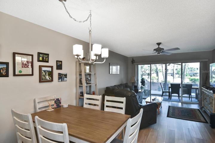 Dining room, breakfast bar