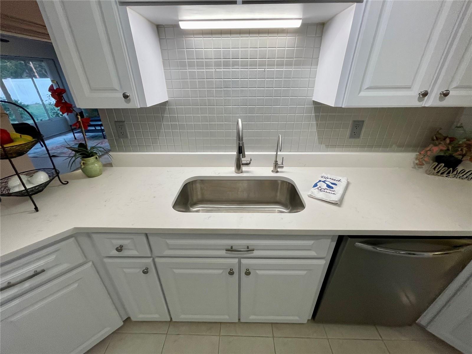 Stainless single bowl sink, installed new along with the quartz countertops in 2023