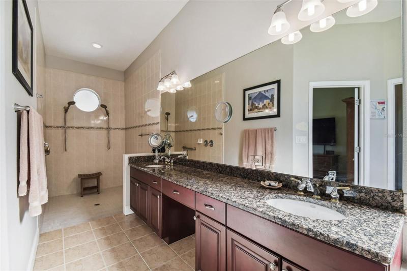 Look at that shower-nice and open with double shower heads