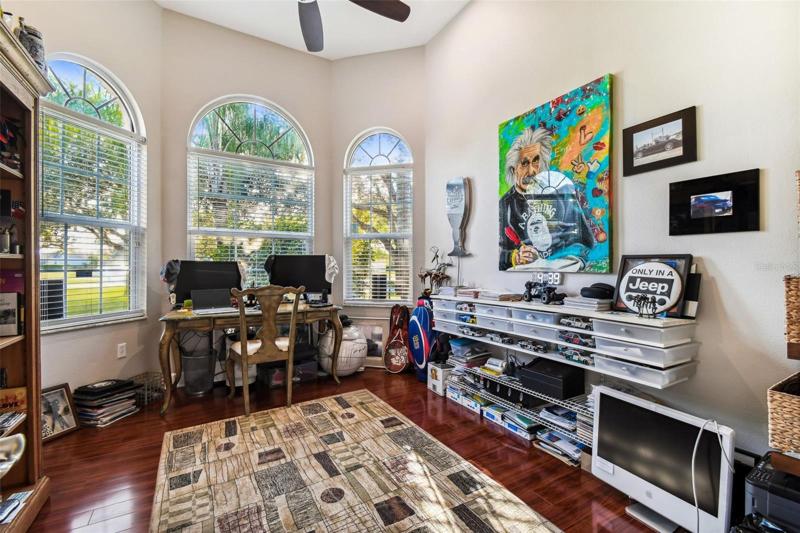 Private Office with a beautiful view to enjoy working at home