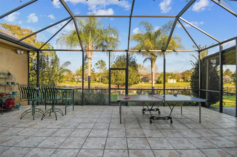 Huge screened patio