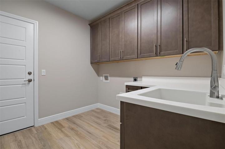 Spacious Laundry Room with Sink - Access to Garage
