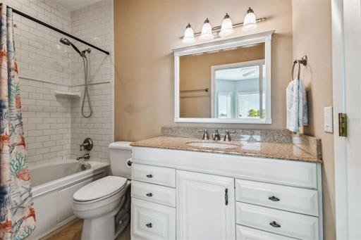 Guest bath (ensuite)