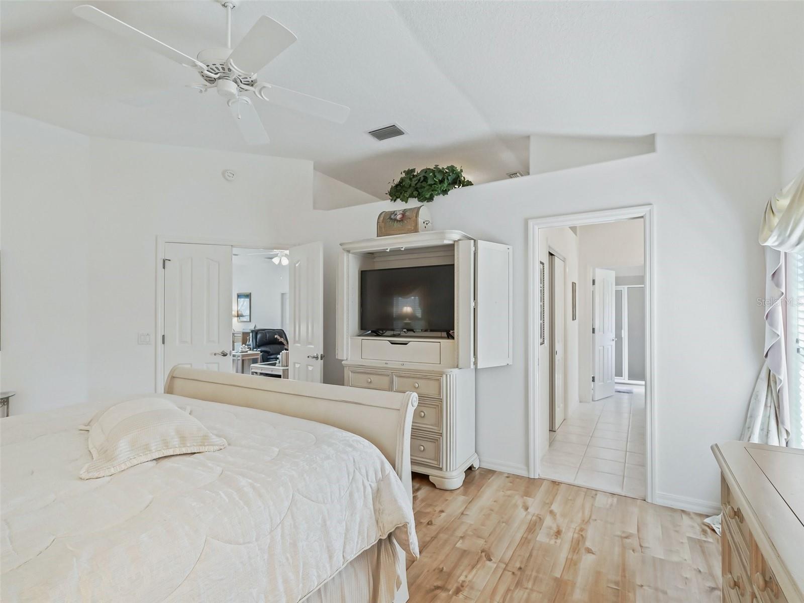 Master bedroom entrance to ensuite bathroom - notice the architectural detail