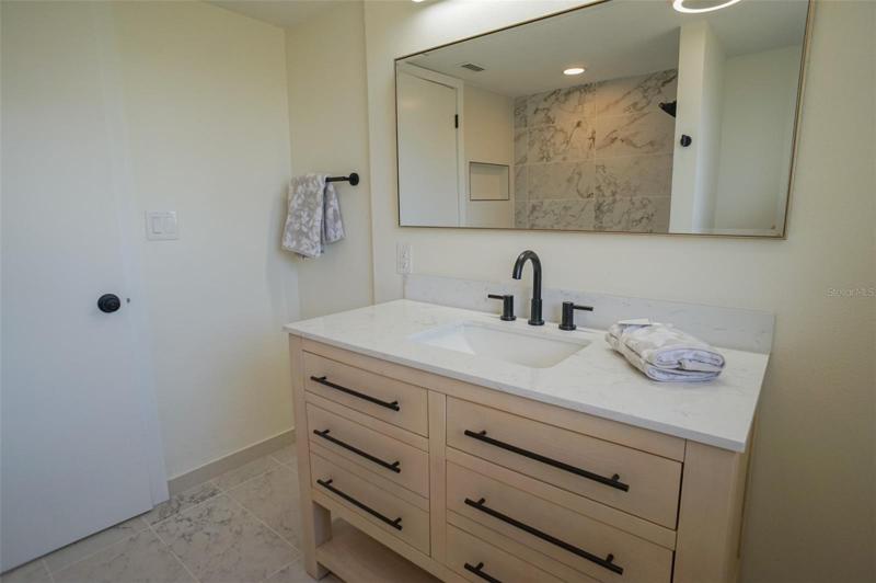 Guest/2nd Bathroom
