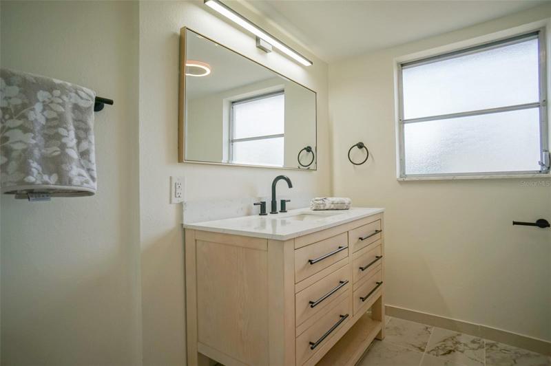 Guest/2nd Bathroom