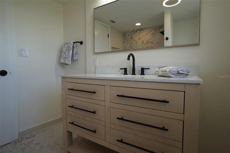 Guest/2nd Bathroom
