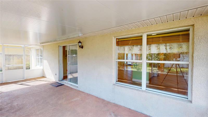 ...TO SPACIOUS SCREENED-IN LANAI!