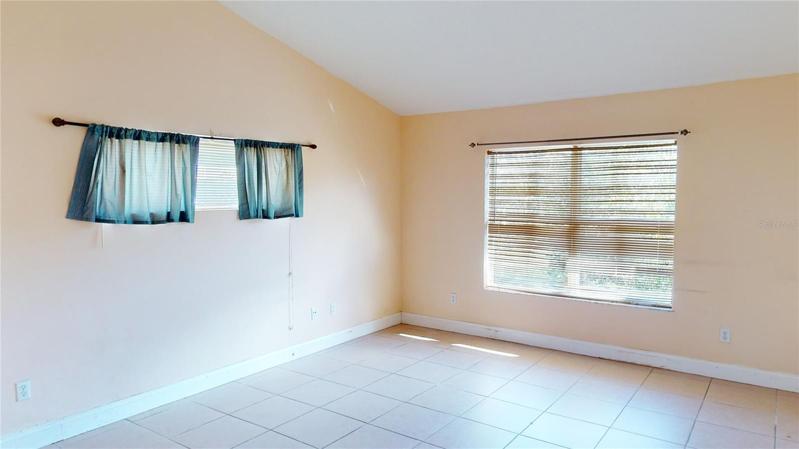 HIGH CEILINGS AND NATURAL LIGHTING!