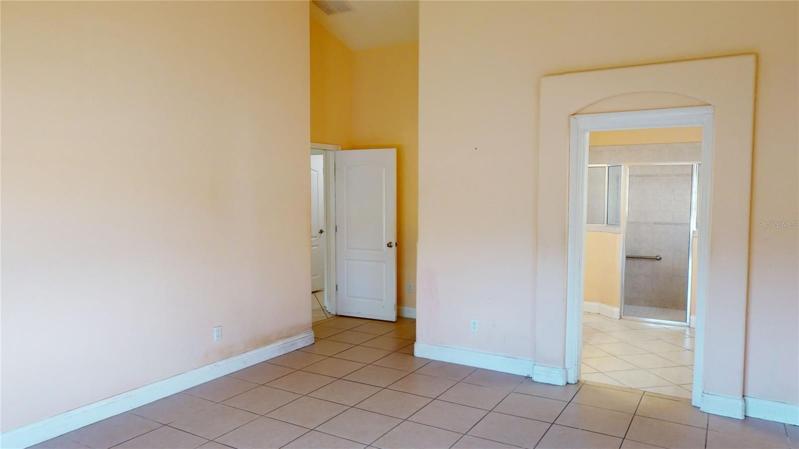 LET'S SEE THE MASTER BATHROOM!