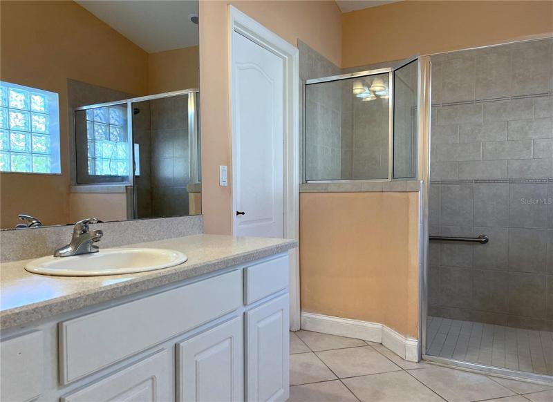DOUBLE SINKS ARE IDEAL!