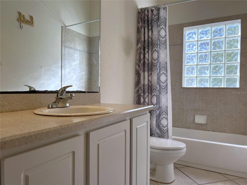 MY GUEST BATHROOM! WITH BATHTUB!