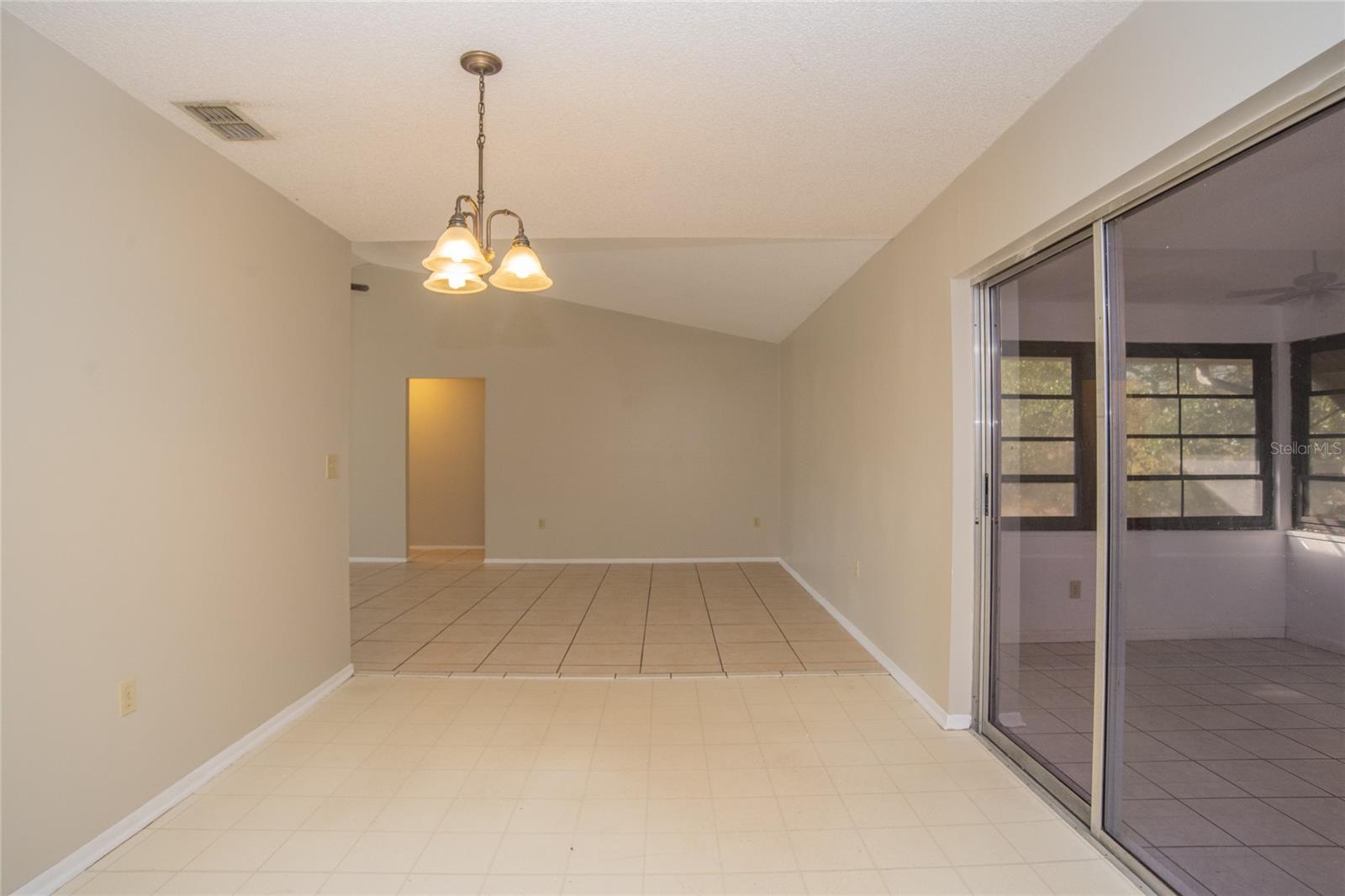 Dinette_Sliders to Florida Room