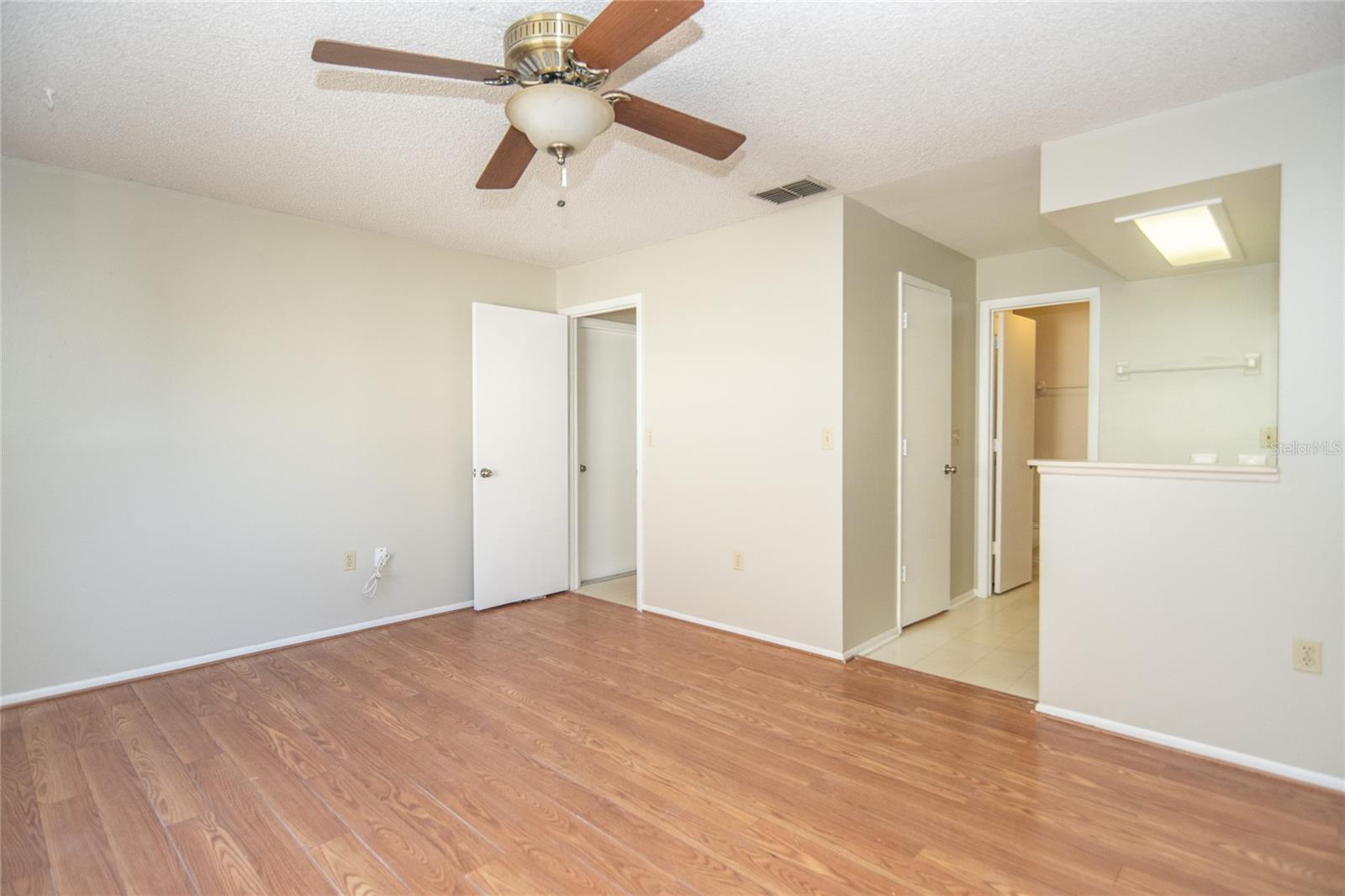 Master Bedroom w/Ensuite Bath