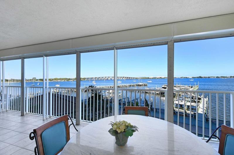 Huge Screened Balcony