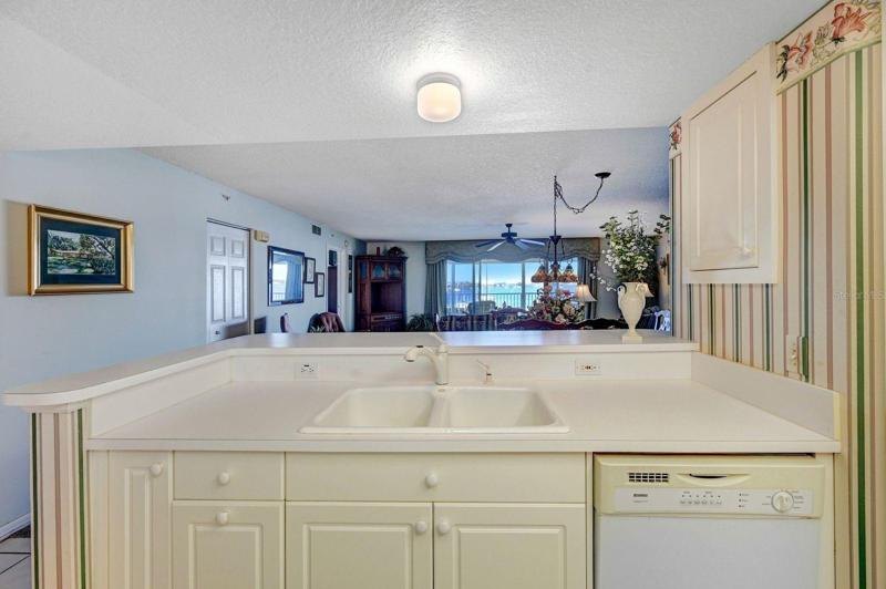 Kitchen With Lots Of Storage Space