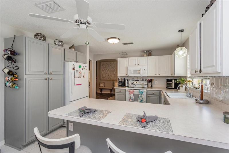 Large Breakfast Bar
